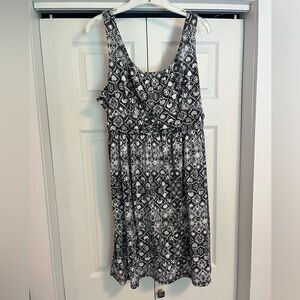 Faded Glory Black and White Geometric Midi Dress